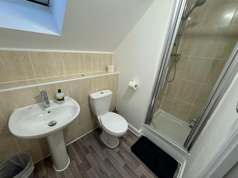 Вилла Modern Townhouse - 3 Bed 2.5 Bath 2 Private Gated Parking Веллингборо Экстерьер фото