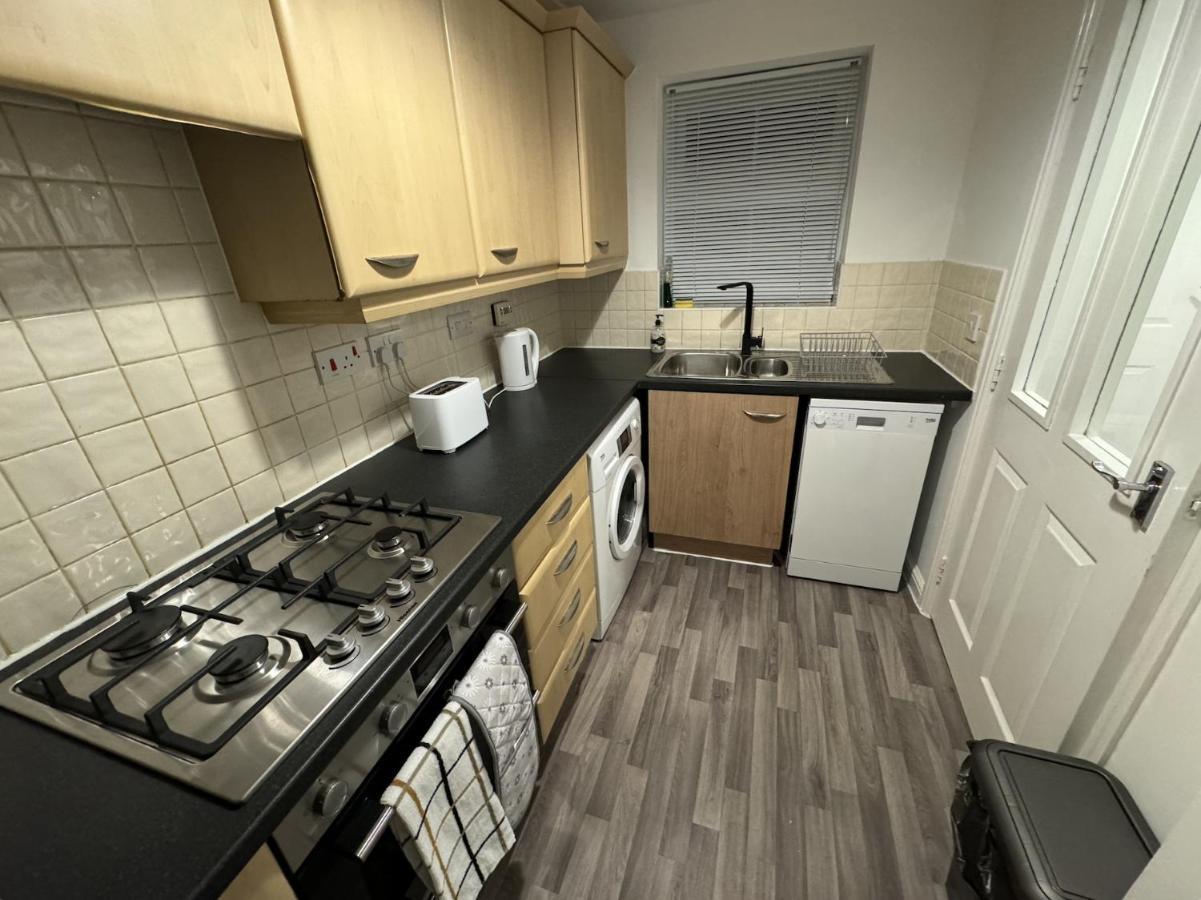 Вилла Modern Townhouse - 3 Bed 2.5 Bath 2 Private Gated Parking Веллингборо Экстерьер фото